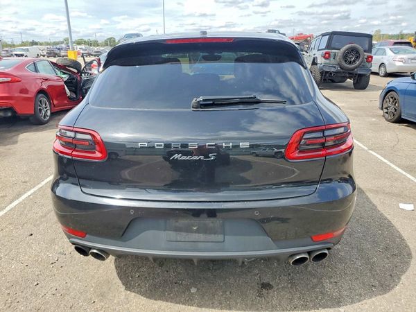 2016 PORSCHE MACAN