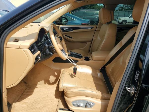 2016 PORSCHE MACAN