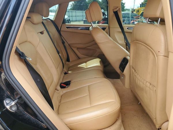 2016 PORSCHE MACAN