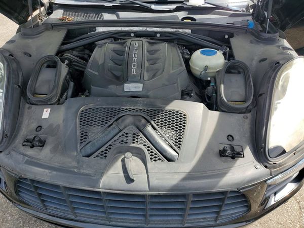 2016 PORSCHE MACAN