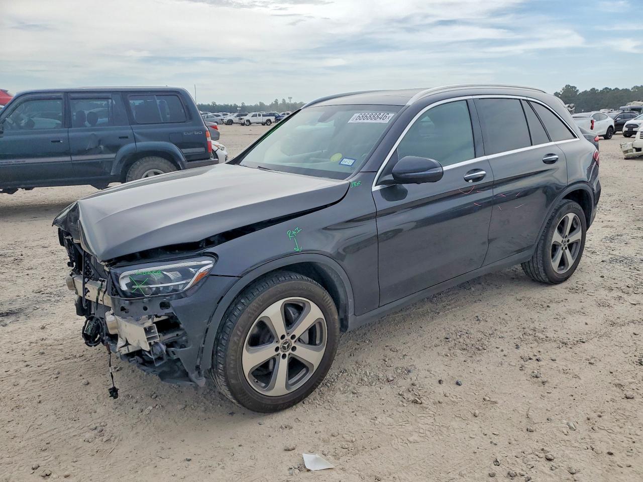 2021 MERCEDES-BENZ GLC — Front 3/4