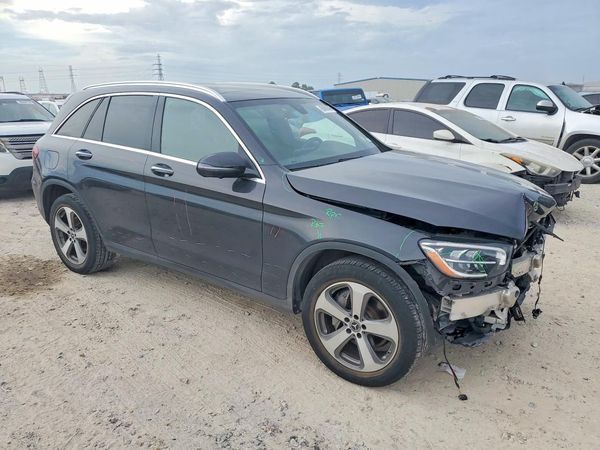 2021 MERCEDES-BENZ GLC — Passenger 3/4