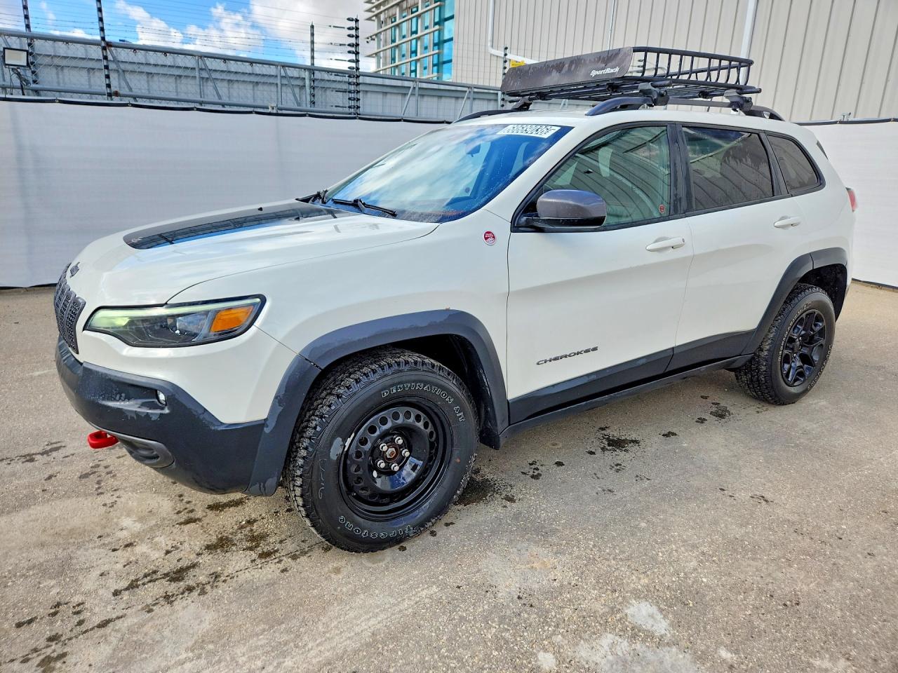 2019 JEEP CHEROKEE Trailhawk — Front 3/4