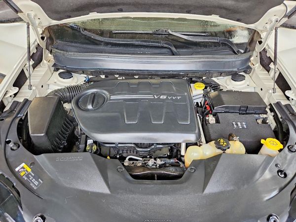 2019 JEEP CHEROKEE Trailhawk — Engine bay