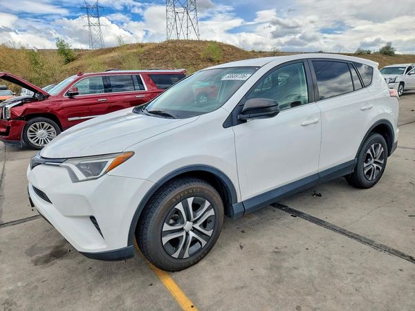 2017 TOYOTA RAV4 — Front 3/4