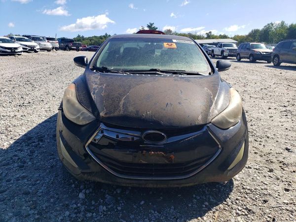 2013 HYUNDAI ELANTRA
