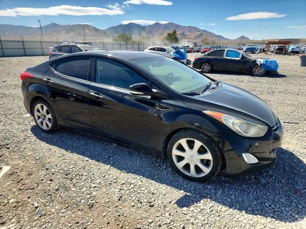 2013 HYUNDAI ELANTRA