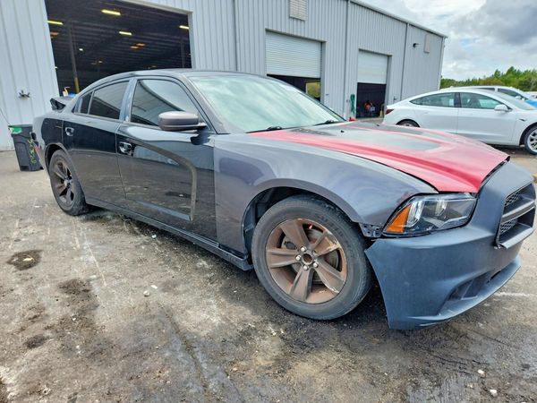 2013 DODGE CHARGER SE — Passenger 3/4