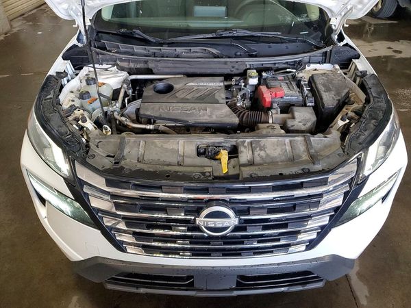 2024 NISSAN ROGUE SV — Engine bay