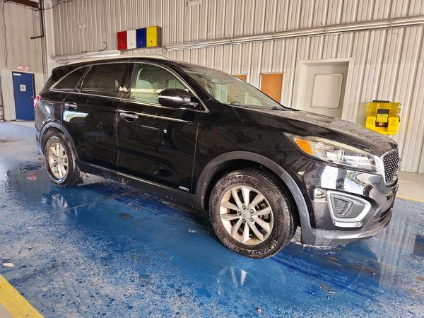 2016 KIA SORENTO L / LX