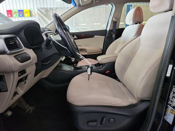 2016 KIA SORENTO L / LX