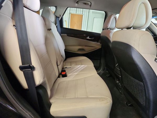 2016 KIA SORENTO L / LX