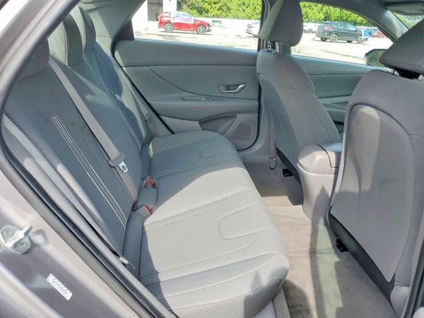 2022 HYUNDAI ELANTRA SEL w/ Convenience Pkg