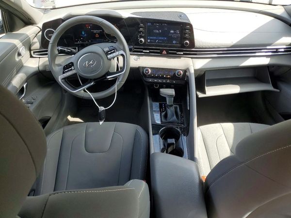 2022 HYUNDAI ELANTRA SEL w/ Convenience Pkg