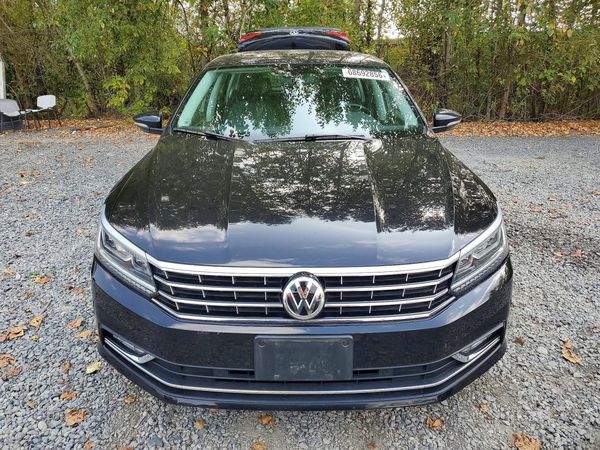 2017 VOLKSWAGEN PASSAT SE