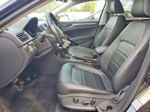 2017 VOLKSWAGEN PASSAT SE