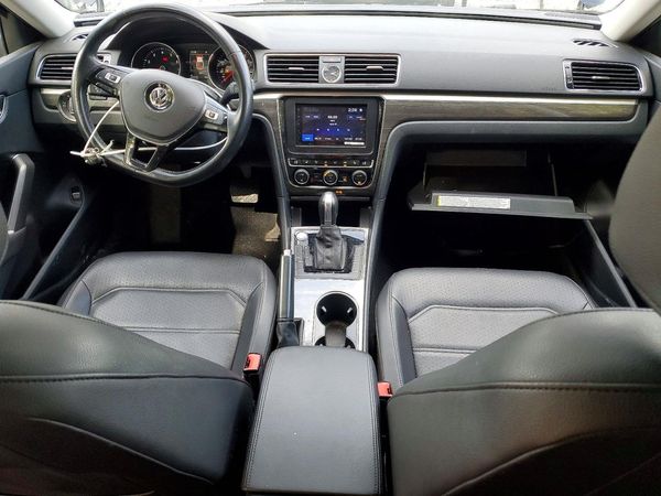 2017 VOLKSWAGEN PASSAT SE
