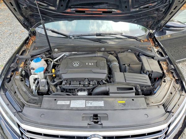 2017 VOLKSWAGEN PASSAT SE