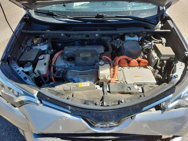 2017 TOYOTA RAV4 Ltd Hybrid — Engine bay