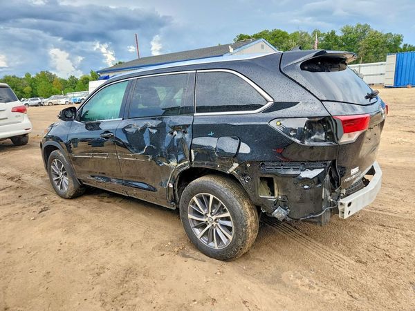 2017 TOYOTA HIGHLANDER