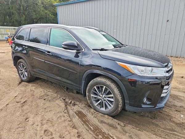 2017 TOYOTA HIGHLANDER