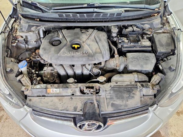 2014 HYUNDAI ELANTRA GLS(Middle) — Engine bay