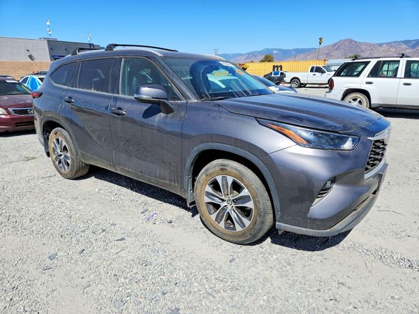 2023 TOYOTA HIGHLANDER — Passenger 3/4