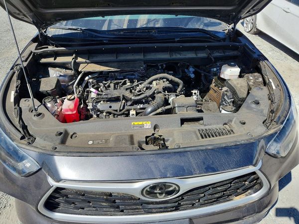 2023 TOYOTA HIGHLANDER — Engine bay