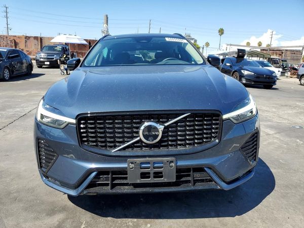 2025 VOLVO XC60 Plus Dark