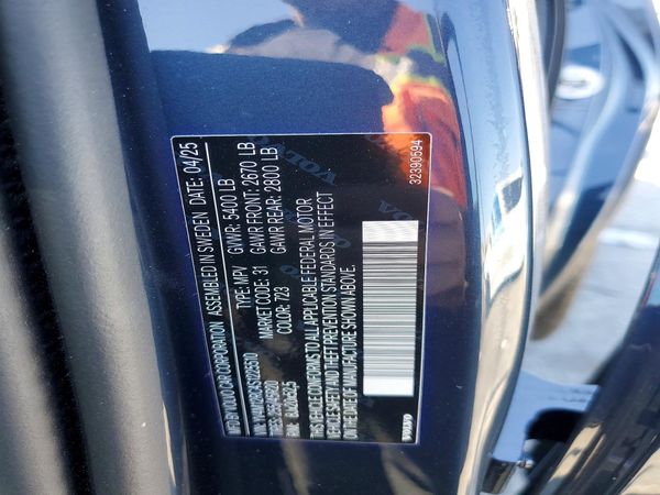 2025 VOLVO XC60 Plus Dark