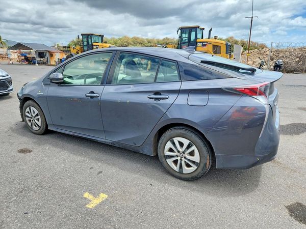 2016 TOYOTA PRIUS