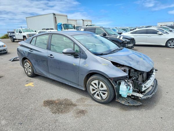 2016 TOYOTA PRIUS