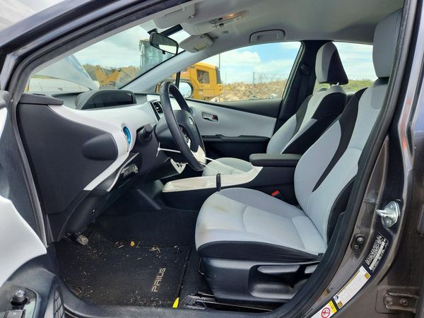 2016 TOYOTA PRIUS