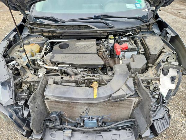 2023 NISSAN ROGUE S — Engine bay