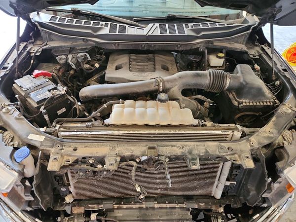 2022 FORD F150 SuperCrew — Engine bay