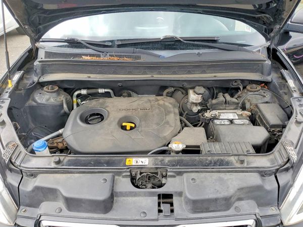 2012 KIA SOUL GL — Engine bay