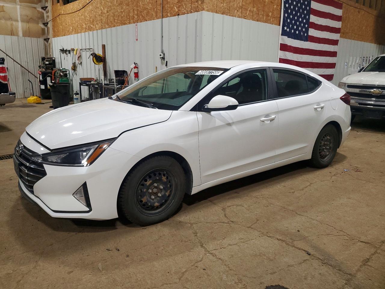 2019 HYUNDAI ELANTRA SE — Front 3/4