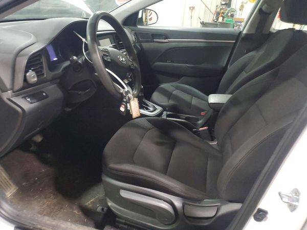 2019 HYUNDAI ELANTRA SE — DENT