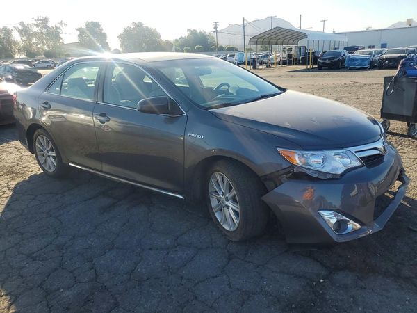 2014 TOYOTA CAMRY SOLA Hybrid