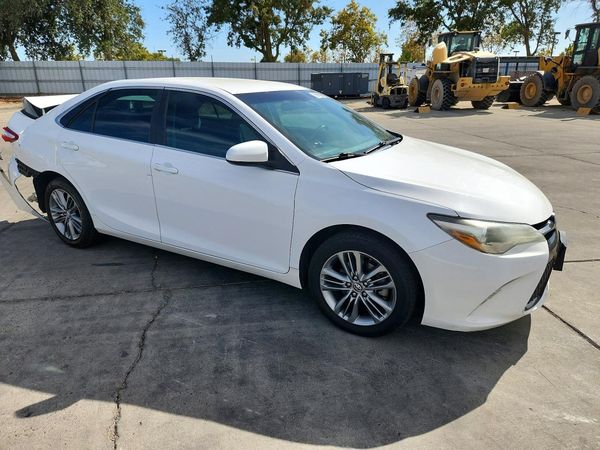 2016 TOYOTA CAMRY