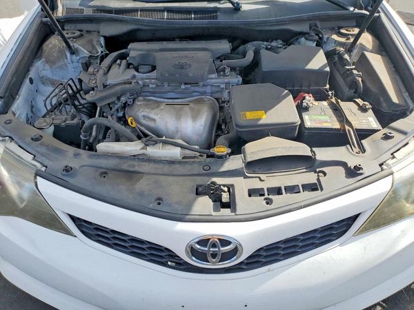 2012 TOYOTA CAMRY — Engine bay
