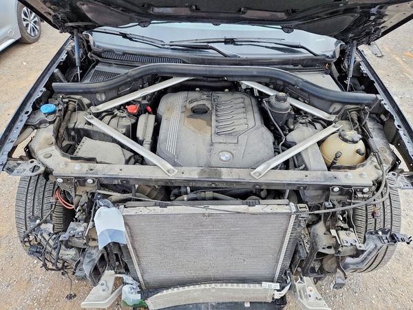 2019 BMW X5 xDrive40i — Engine bay