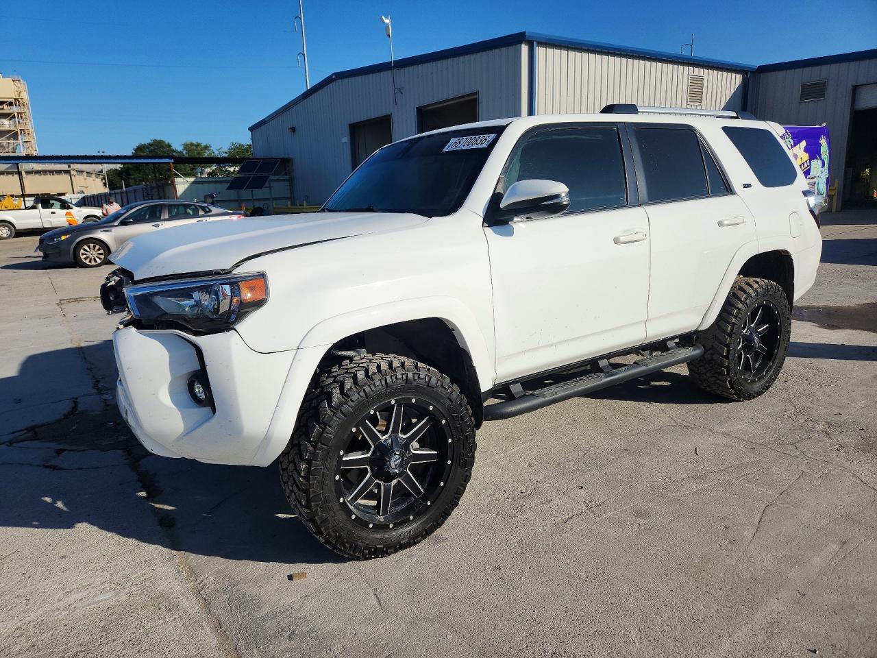 2021 TOYOTA 4RUNNER — Front 3/4
