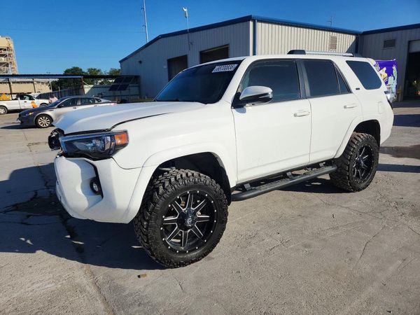 2021 TOYOTA 4RUNNER — Front 3/4