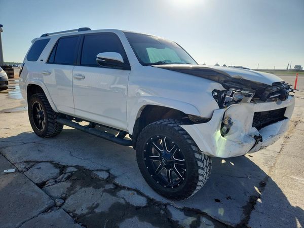 2021 TOYOTA 4RUNNER — Passenger 3/4