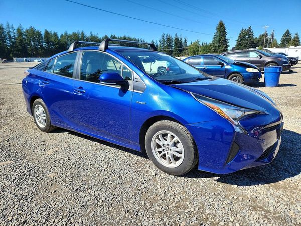 2017 TOYOTA PRIUS — Passenger 3/4
