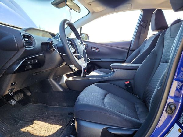 2017 TOYOTA PRIUS — DENT