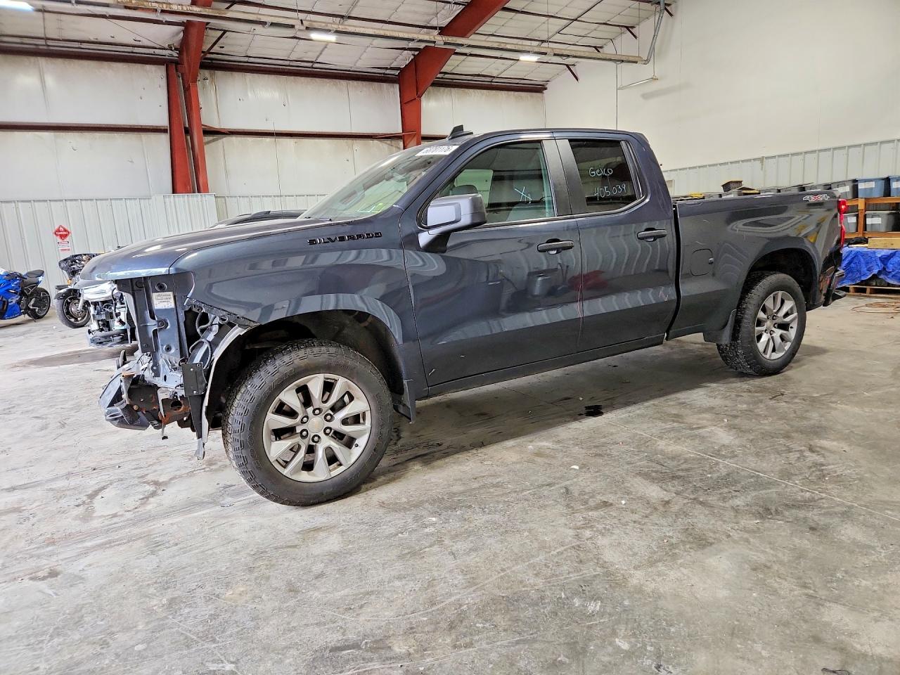 2021 CHEVROLET SILVERADO Custom — Front 3/4