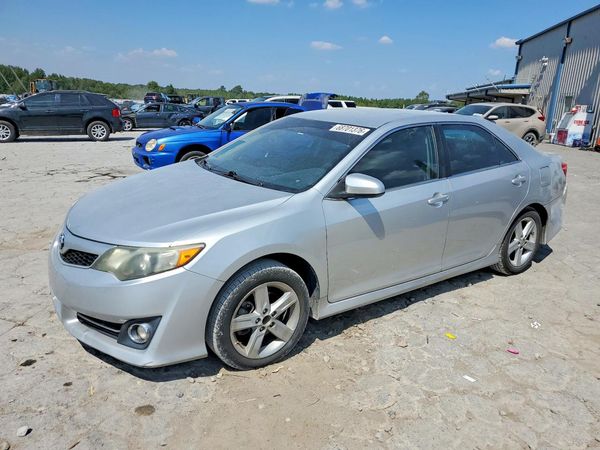 2014 TOYOTA CAMRY — Front 3/4