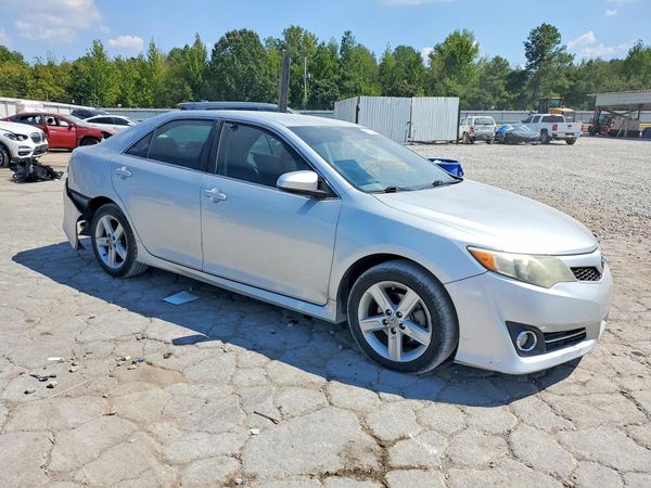 2014 TOYOTA CAMRY — Passenger 3/4